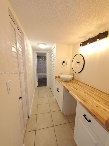 2029 NW 46th Avenue E308, Lauderhill, FL 33313