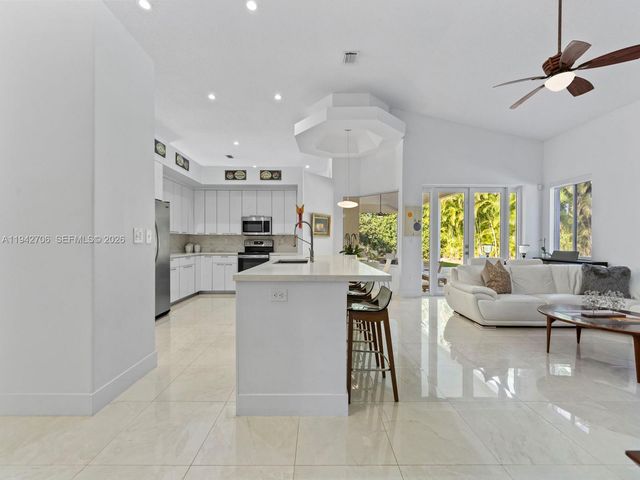 8945 SW 162nd Ter, Palmetto Bay, FL 33157