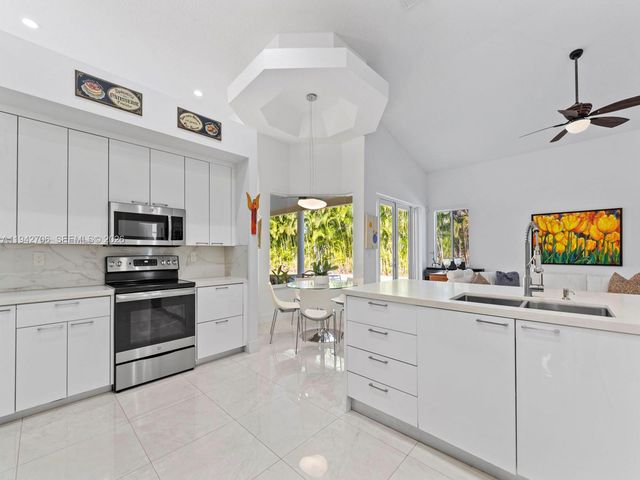 8945 SW 162nd Ter, Palmetto Bay, FL 33157