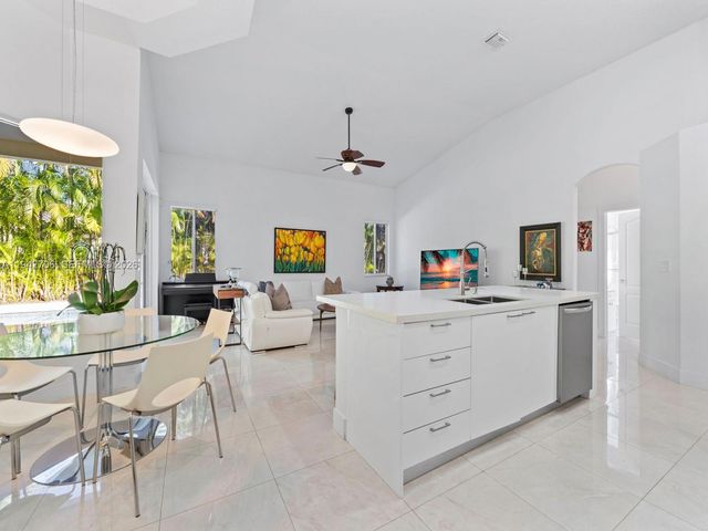 8945 SW 162nd Ter, Palmetto Bay, FL 33157