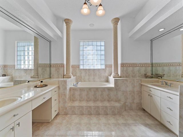 8945 SW 162nd Ter, Palmetto Bay, FL 33157