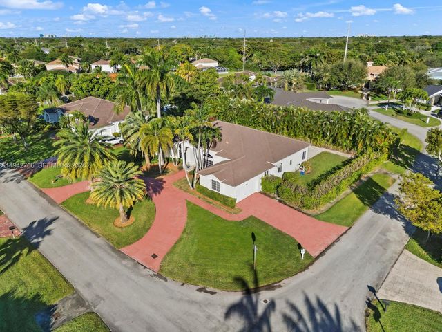 8945 SW 162nd Ter, Palmetto Bay, FL 33157