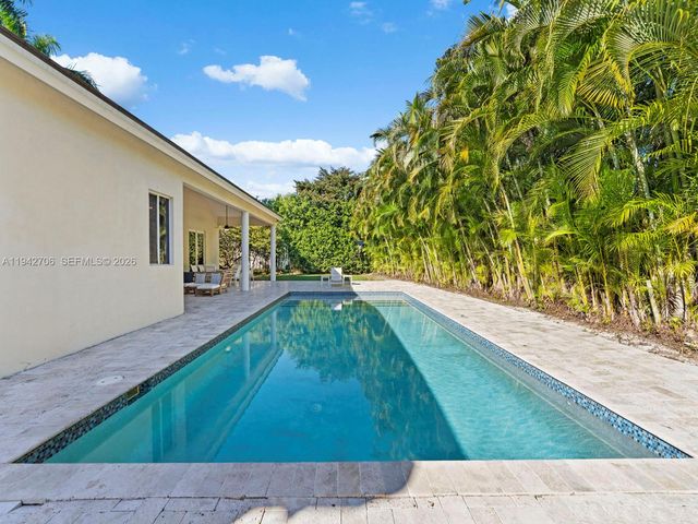 8945 SW 162nd Ter, Palmetto Bay, FL 33157