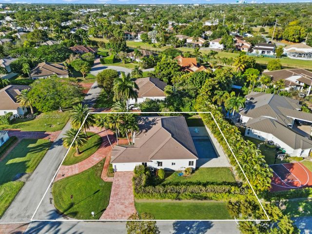 8945 SW 162nd Ter, Palmetto Bay, FL 33157