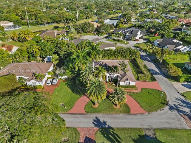 8945 SW 162nd Ter, Palmetto Bay, FL 33157