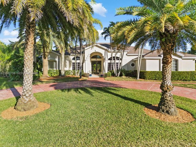 8945 SW 162nd Ter, Palmetto Bay, FL 33157