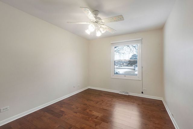 933 Columbia Court, Carol Stream, IL 60188