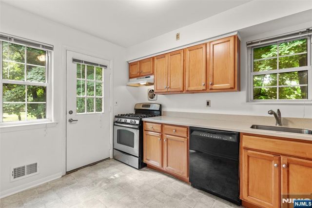 87 Poplar Street 4, Ramsey, NJ 07644