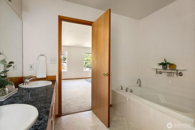 685 SW 1st Avenue, Oak Harbor, WA 98277