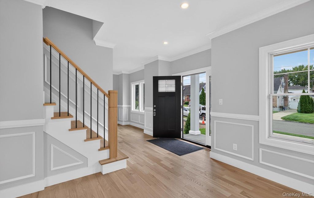 170 San Juan Avenue, Albertson, NY 11507 — photo 3