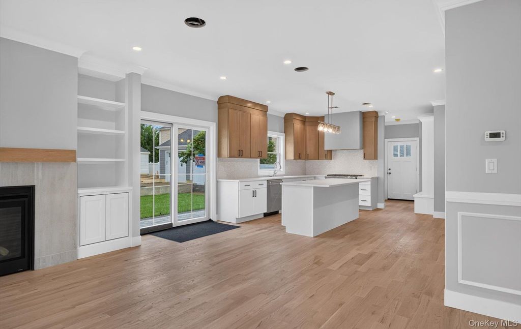 170 San Juan Avenue, Albertson, NY 11507 — photo 5