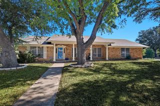 5925 Rayburn Drive, Fort Worth, TX 76133
