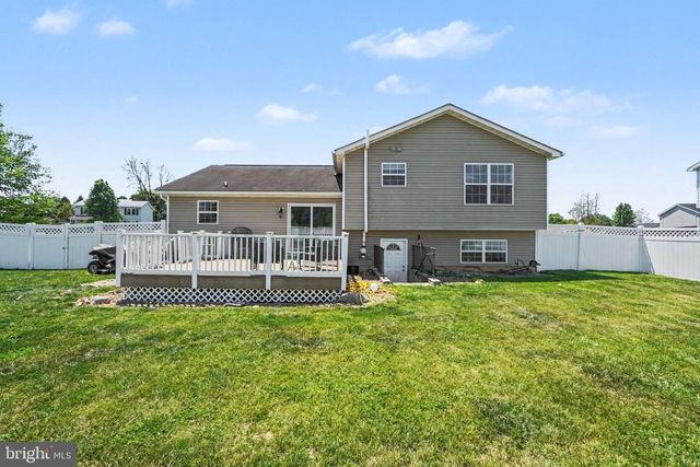 206 PIKE CT, Shippensburg, PA 17257