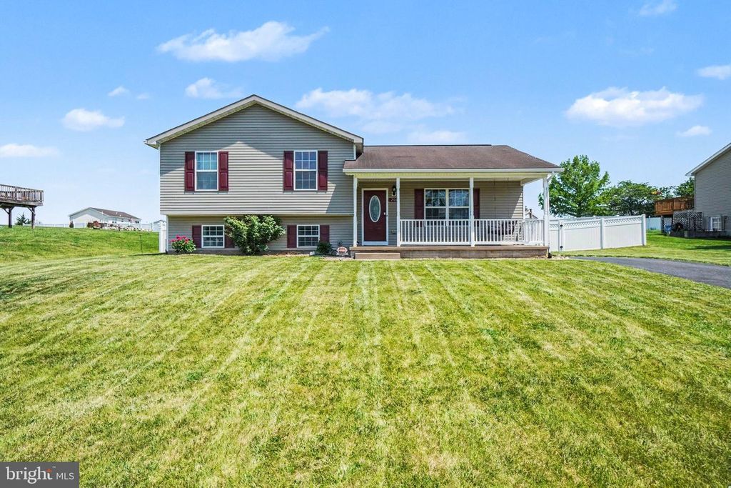 206 PIKE CT, Shippensburg, PA 17257