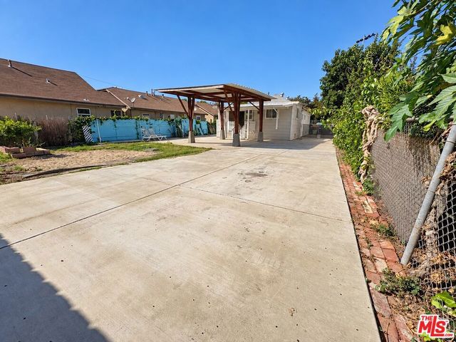 1528 W 36th Street, Los Angeles, CA 90018