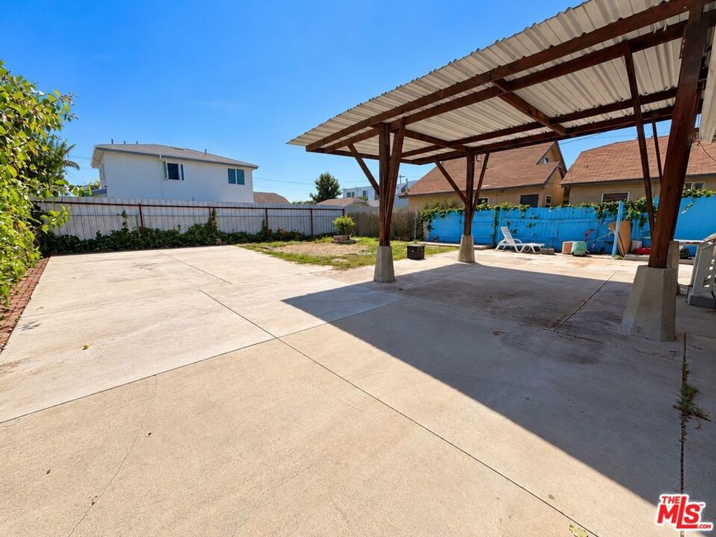 1528 W 36th Street, Los Angeles, CA 90018 — photo 3