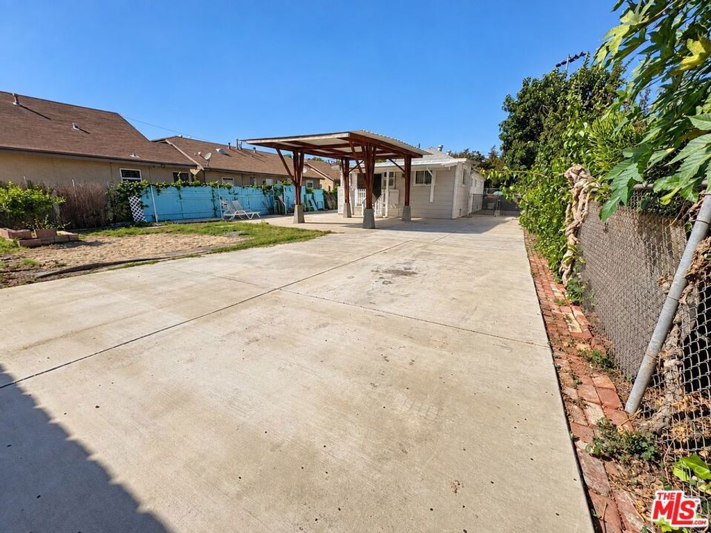 1528 W 36th Street, Los Angeles, CA 90018 — photo 4