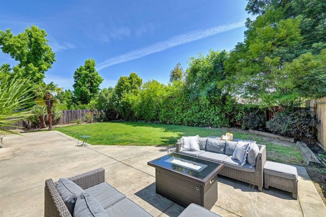 4749 Thoreau Dr, Cameron Park, CA 95682