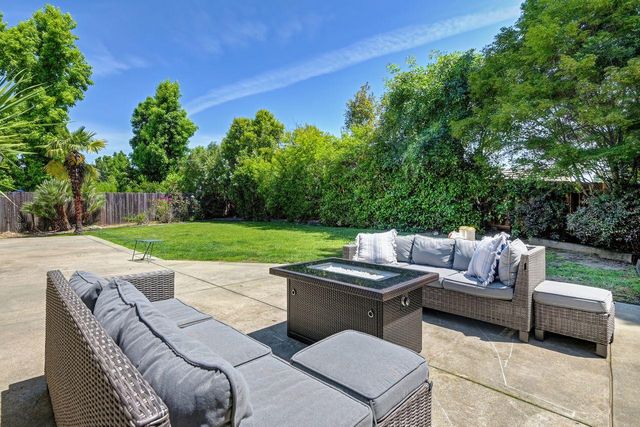 4749 Thoreau Dr, Cameron Park, CA 95682