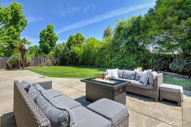 4749 Thoreau Dr, Cameron Park, CA 95682