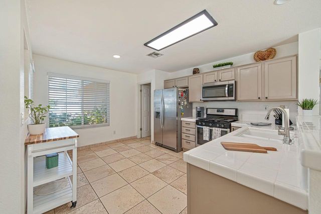 4749 Thoreau Dr, Cameron Park, CA 95682