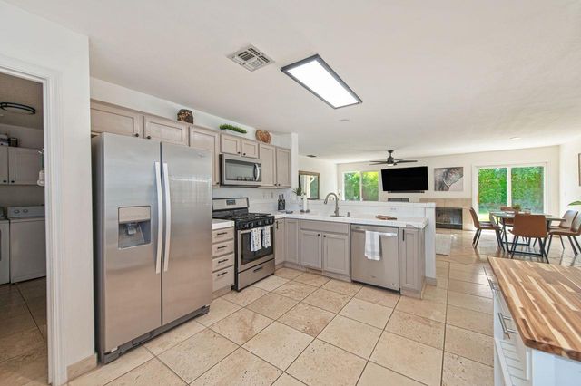 4749 Thoreau Dr, Cameron Park, CA 95682