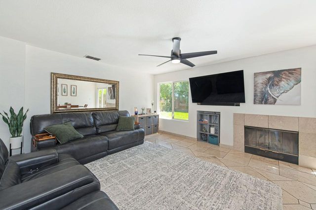 4749 Thoreau Dr, Cameron Park, CA 95682