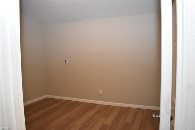 1209 Sparrow RD, Chesapeake, VA 23325