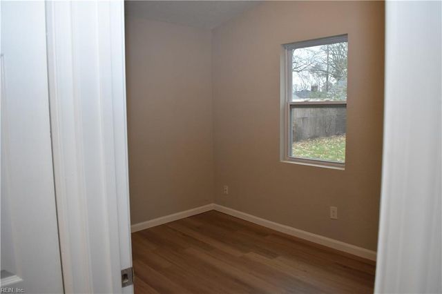 1209 Sparrow RD, Chesapeake, VA 23325