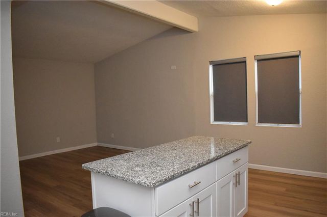 1209 Sparrow RD, Chesapeake, VA 23325