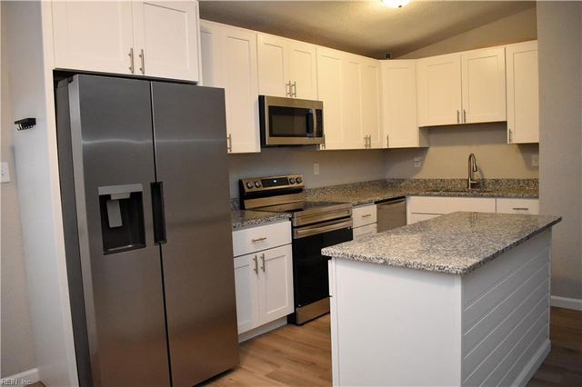 1209 Sparrow RD, Chesapeake, VA 23325