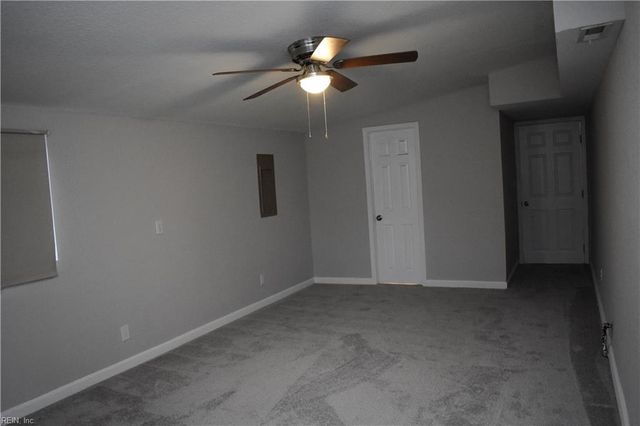 1209 Sparrow RD, Chesapeake, VA 23325