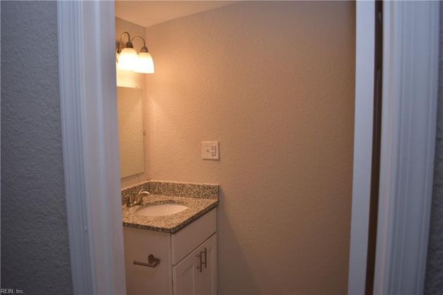 1209 Sparrow RD, Chesapeake, VA 23325