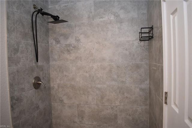 1209 Sparrow RD, Chesapeake, VA 23325