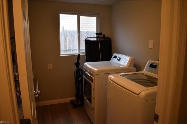 1209 Sparrow RD, Chesapeake, VA 23325