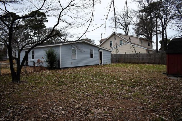 1209 Sparrow RD, Chesapeake, VA 23325