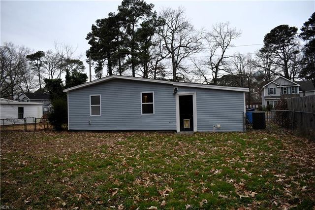 1209 Sparrow RD, Chesapeake, VA 23325