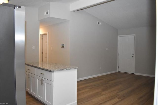 1209 Sparrow RD, Chesapeake, VA 23325