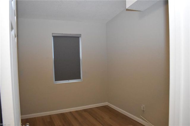 1209 Sparrow RD, Chesapeake, VA 23325