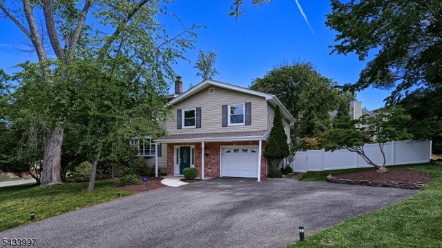 42 Stirling Ln, Wayne Twp., NJ 07470