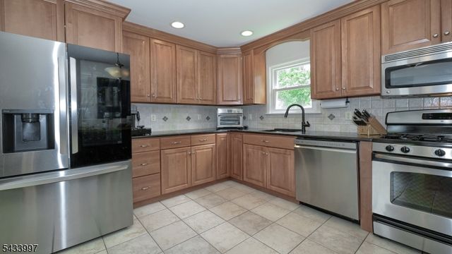 42 Stirling Ln, Wayne Twp., NJ 07470