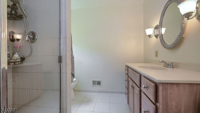 42 Stirling Ln, Wayne Twp., NJ 07470