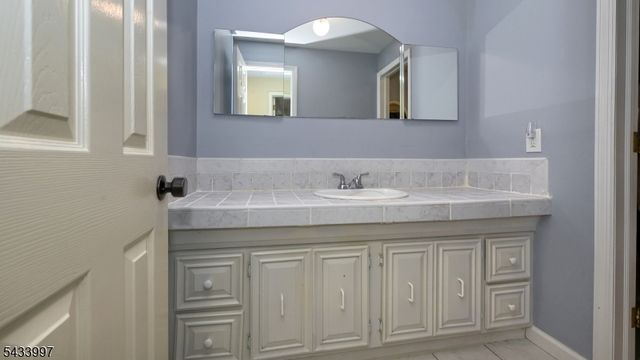 42 Stirling Ln, Wayne Twp., NJ 07470