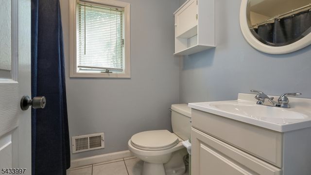 42 Stirling Ln, Wayne Twp., NJ 07470