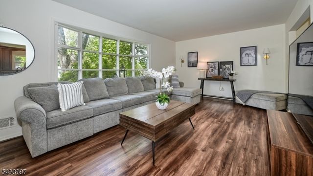 42 Stirling Ln, Wayne Twp., NJ 07470