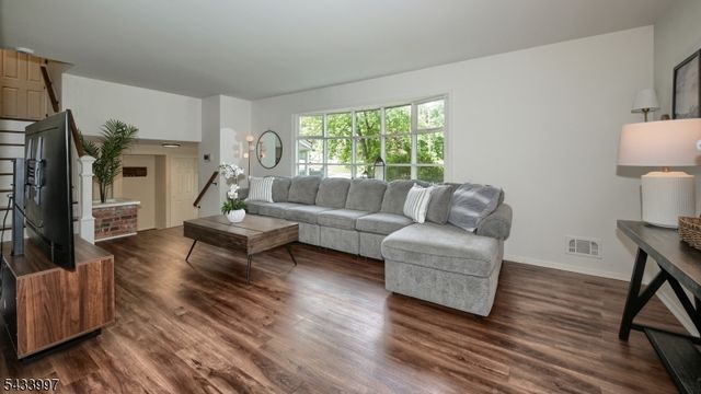 42 Stirling Ln, Wayne Twp., NJ 07470