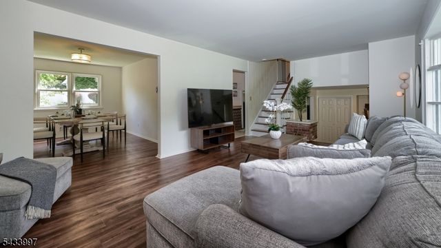 42 Stirling Ln, Wayne Twp., NJ 07470