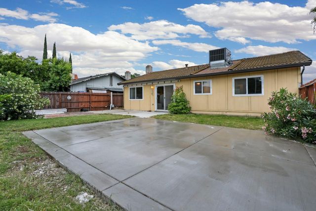 2401 Claridge Ln, Stockton, CA 95210