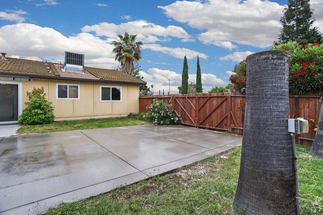 2401 Claridge Ln, Stockton, CA 95210