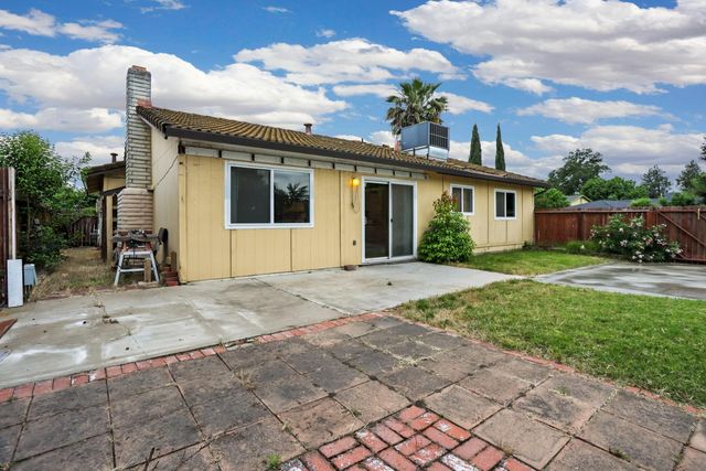 2401 Claridge Ln, Stockton, CA 95210